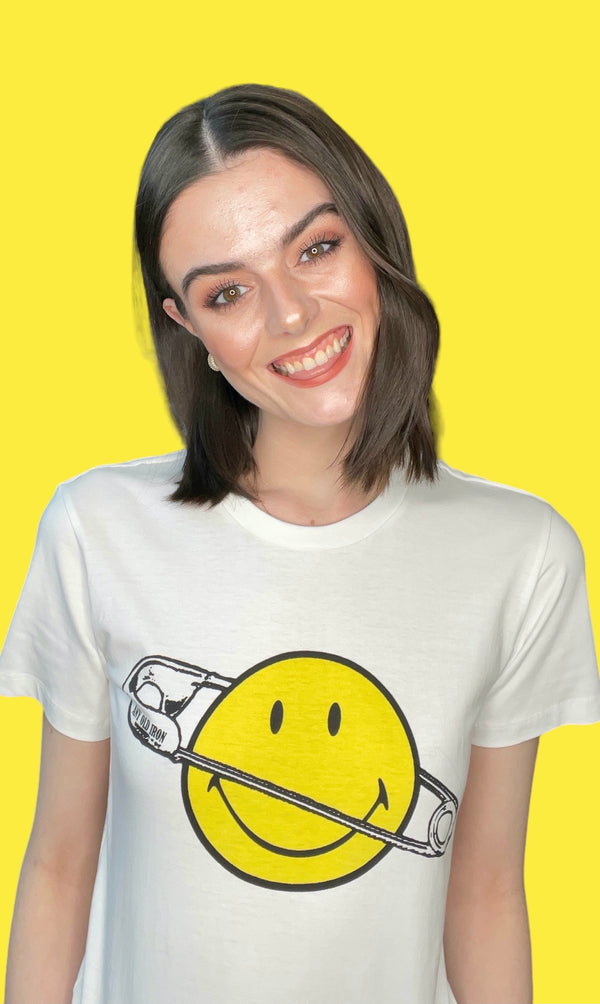 Any Old Iron x Smiley Pin Planet camiseta blanca